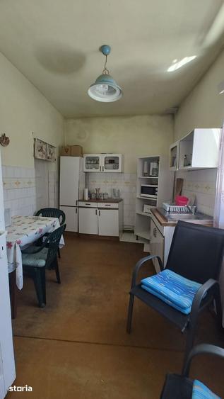 Casă cu 4 camere cu Teren 1564 Mp în Central