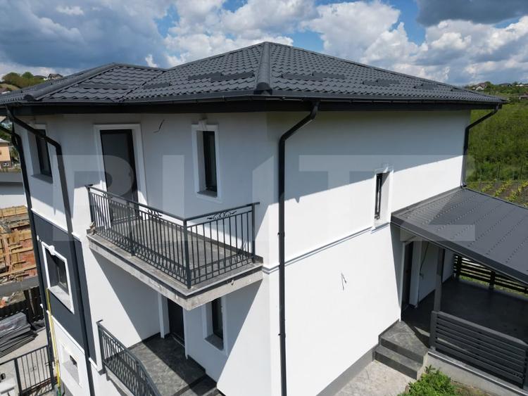 Casă individuală cu 4 camere cu Garaj în Rediu
