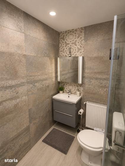 Apartament cu 4 camere semidecomandat în Berceni