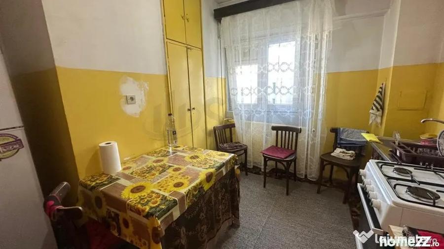 Apartament cu 3 camere decomandat în Aviației