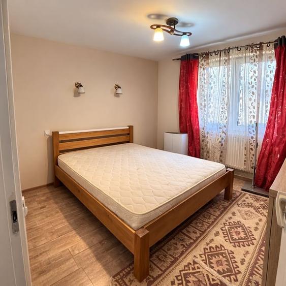 Apartament cu 3 camere decomandat, mobilat în Săsar