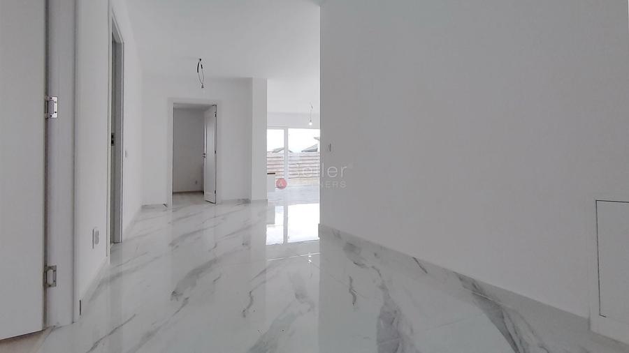 Casă individuală cu 3 camere cu Canalizare în Sânpetru