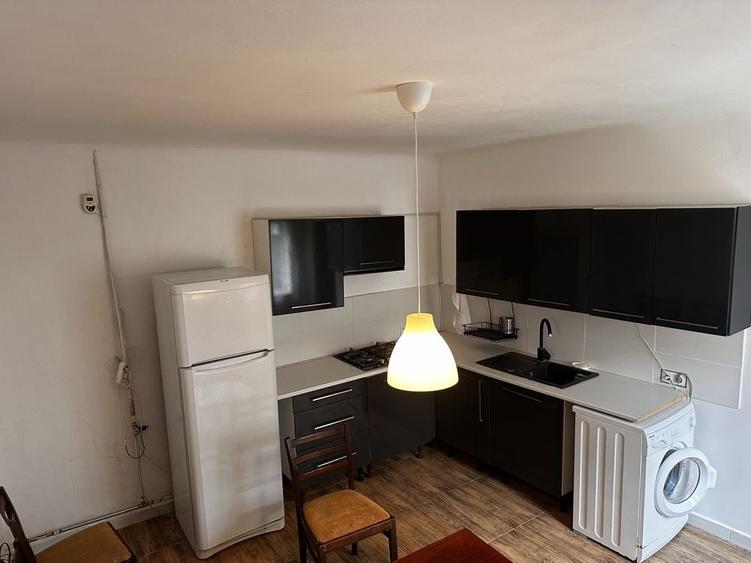 Casă cu 3 camere cu Teren 200 Mp în Central