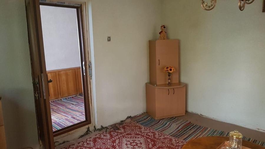 Casă cu 6 camere cu Teren 2500 Mp în Central