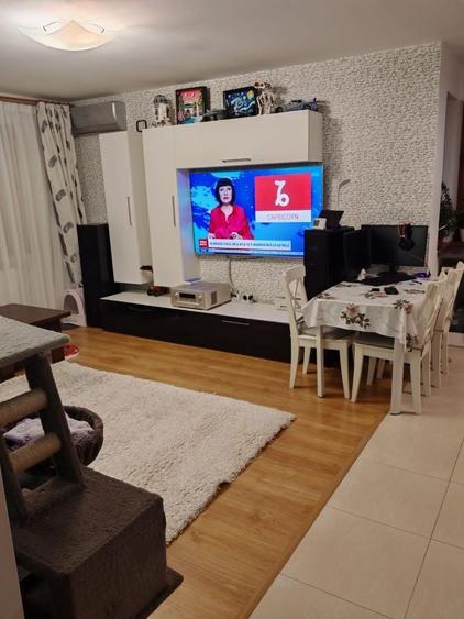 Apartament cu 3 camere decomandat în Exterior Vest