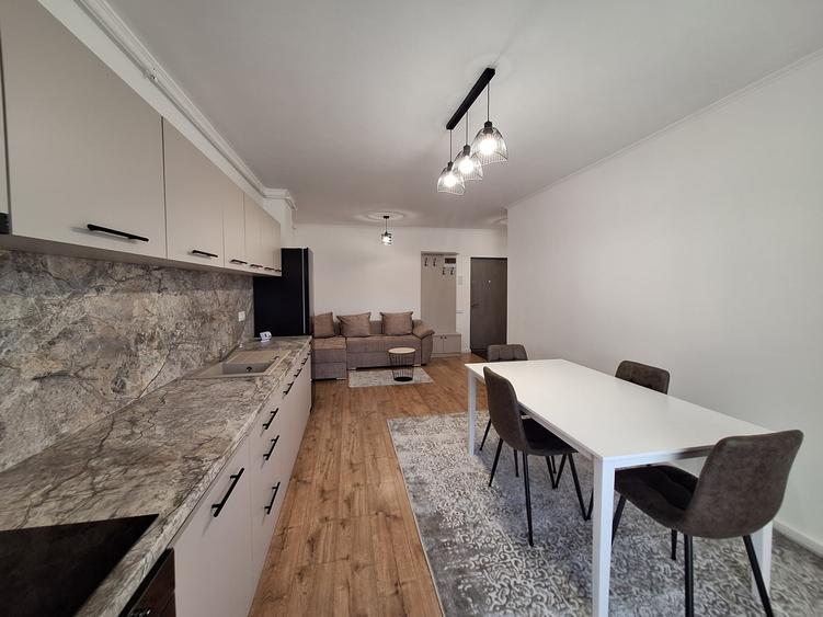 Apartament cu 2 camere semidecomandat, mobilat în Florești