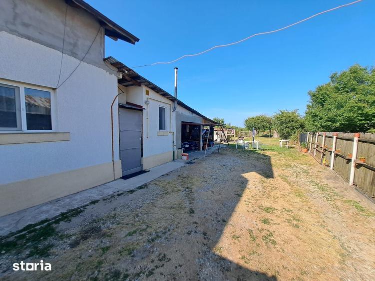 Casă cu 2 camere cu Teren 2200 Mp în Central