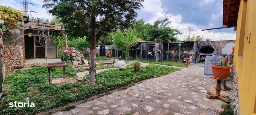 Casă cu 4 camere cu Piscina în Bariera Vâlcii