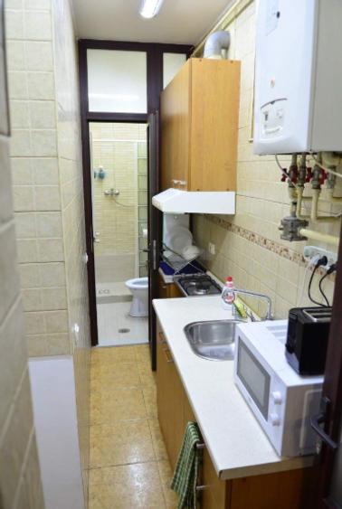 Garsonieră decomandată în Romană