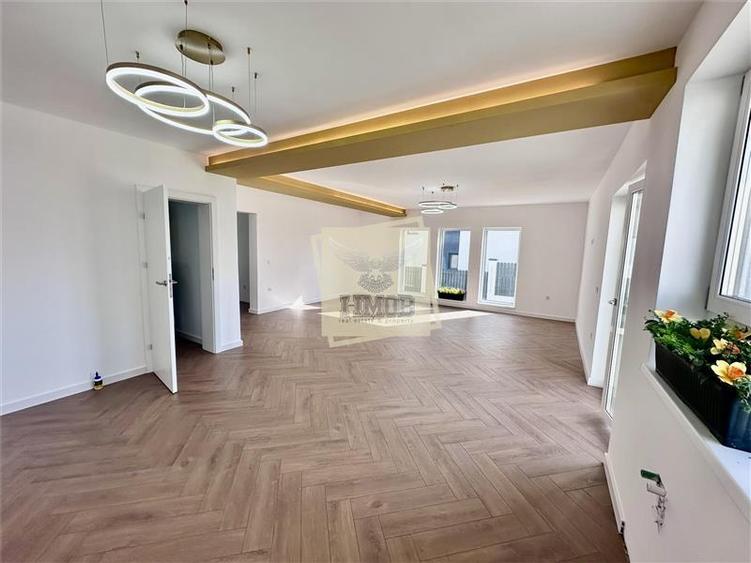 Casă individuală cu 5 camere cu Teren 500 Mp în Exterior Est