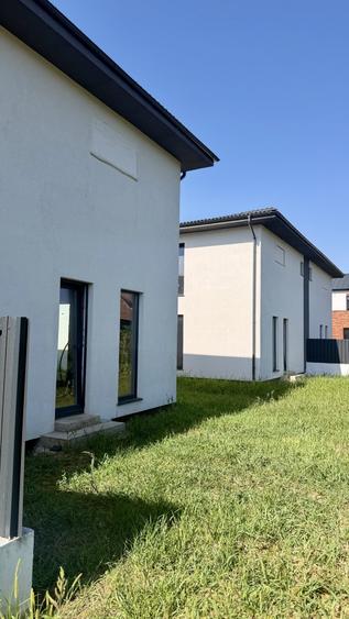 Duplex cu 4 camere cu Canalizare în Gilău