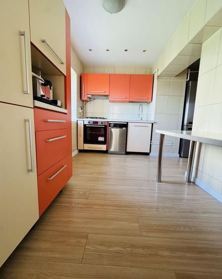 Apartament cu 3 camere în P-ța Muncii