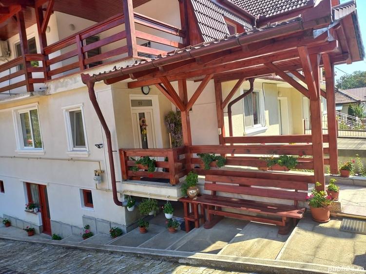 Casă cu 8 camere cu Teren 731 Mp în Mediaș