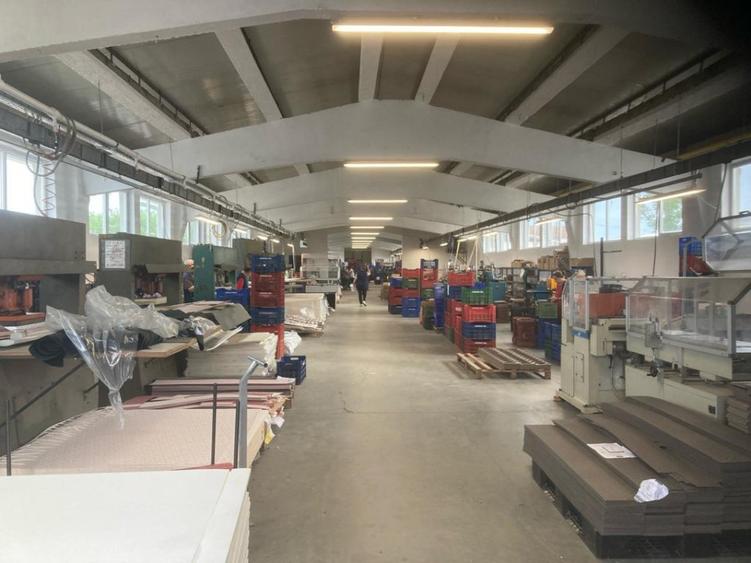 Spațiu industrial, de 1,500 mp, în Central