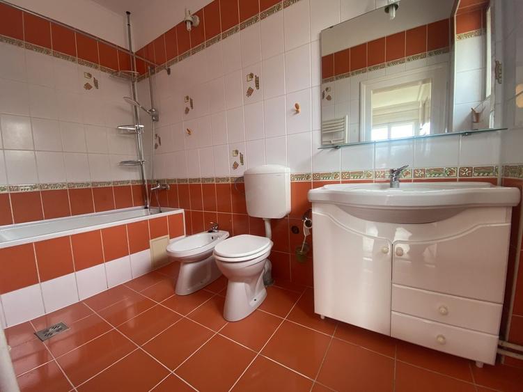 Apartament cu 4 camere în Sub Arini