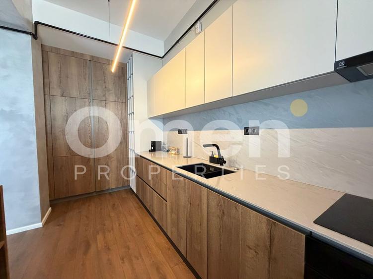 Apartament cu 3 camere semidecomandat, mobilat în Central