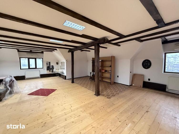 Casă cu 5 camere cu Teren 155 Mp în Central