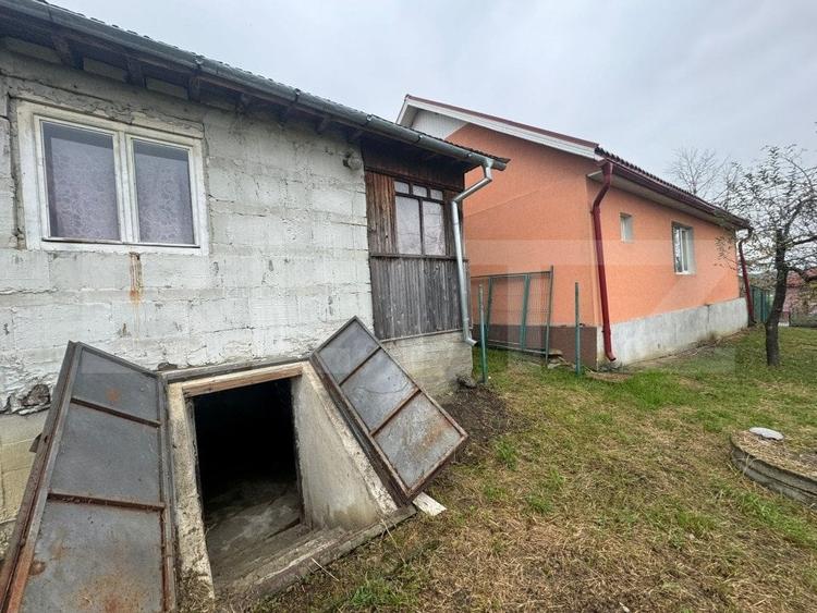 Casă individuală cu 5 camere cu Teren 3300 Mp în Sud
