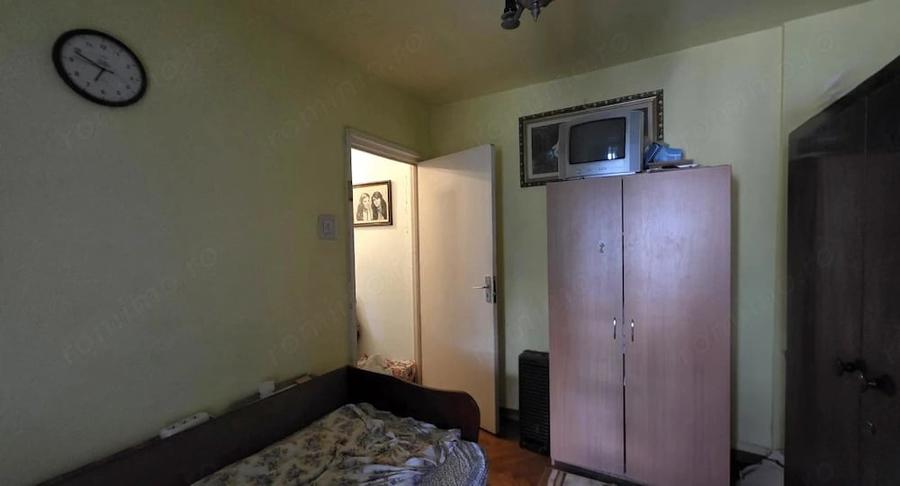 Apartament cu 4 camere semidecomandat în Dacia