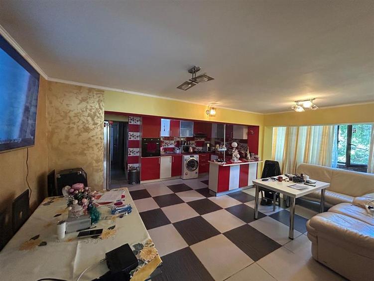 Apartament cu 4 camere decomandat în Brăilei