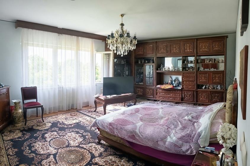 Casă cu 10 camere cu Canalizare în Breaza