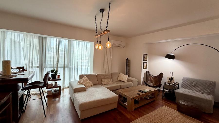 Apartament cu 3 camere semidecomandat, mobilat în Victoriei