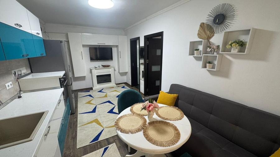 Apartament cu 2 camere, mobilat în Est