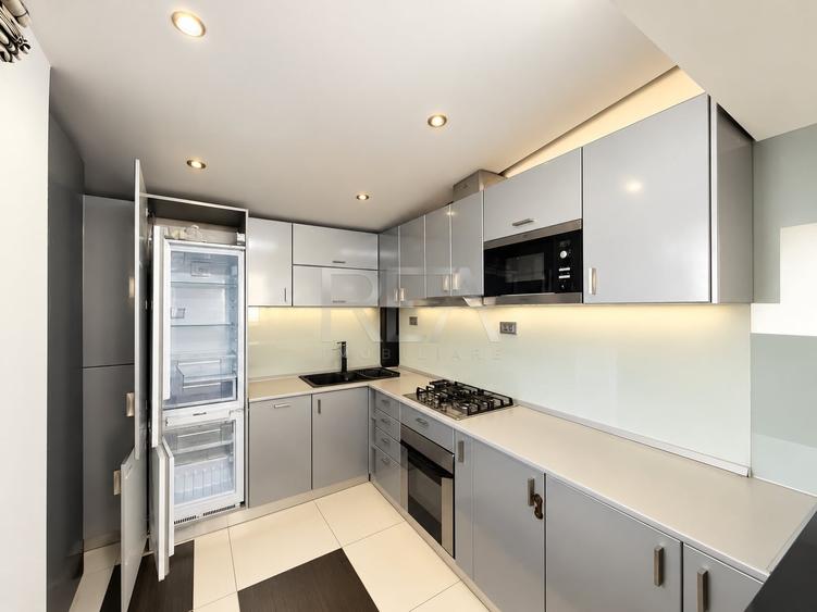 Apartament cu 3 camere semidecomandat, mobilat în Moșilor