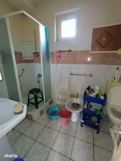 Casă cu 5 camere cu Teren 1100 Mp în Central