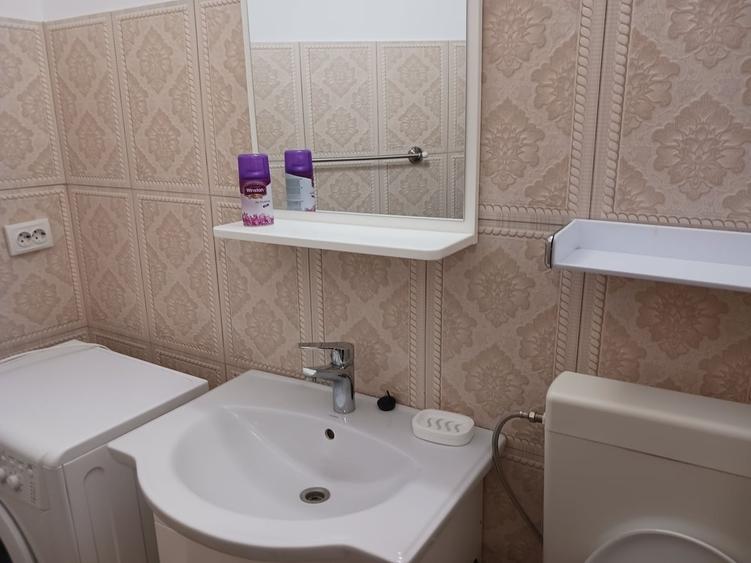 Apartament cu 3 camere decomandat în Libertății