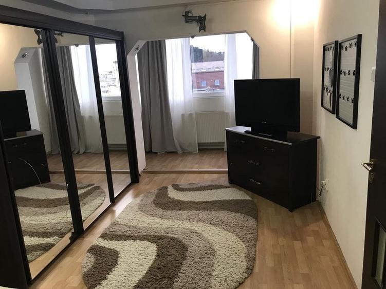 Apartament cu 2 camere decomandat în Calea București
