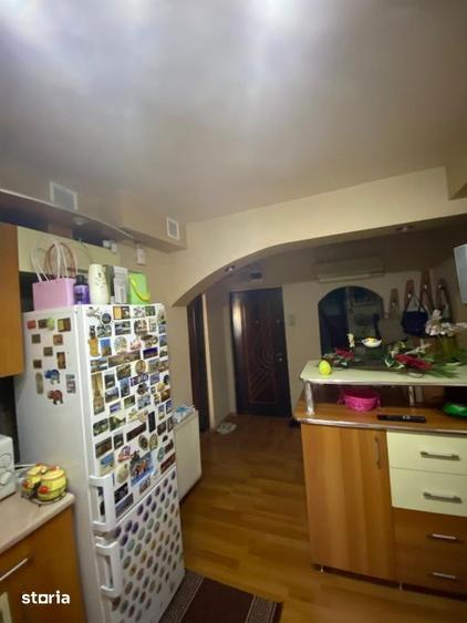 Apartament cu 3 camere decomandat în Siloz