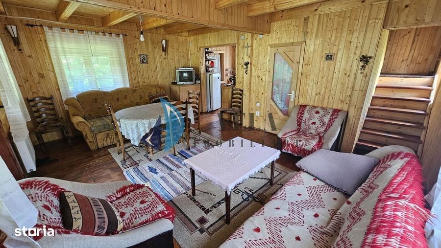Casă cu 4 camere în Neagra