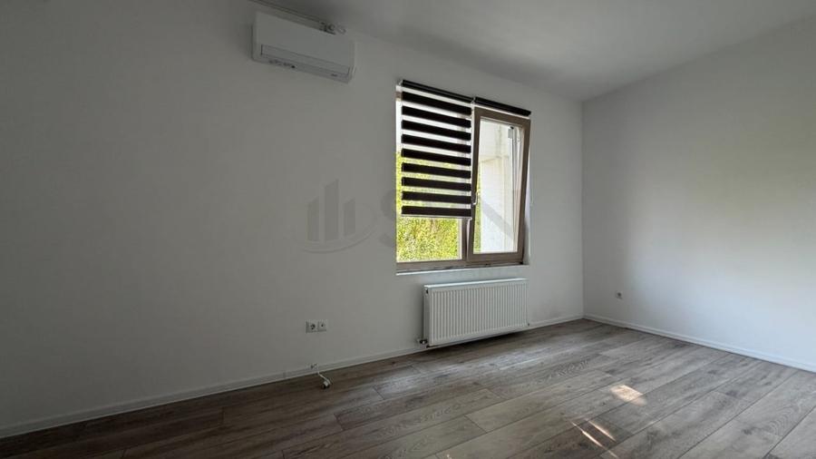 Apartament cu 4 camere semidecomandat în Iancului