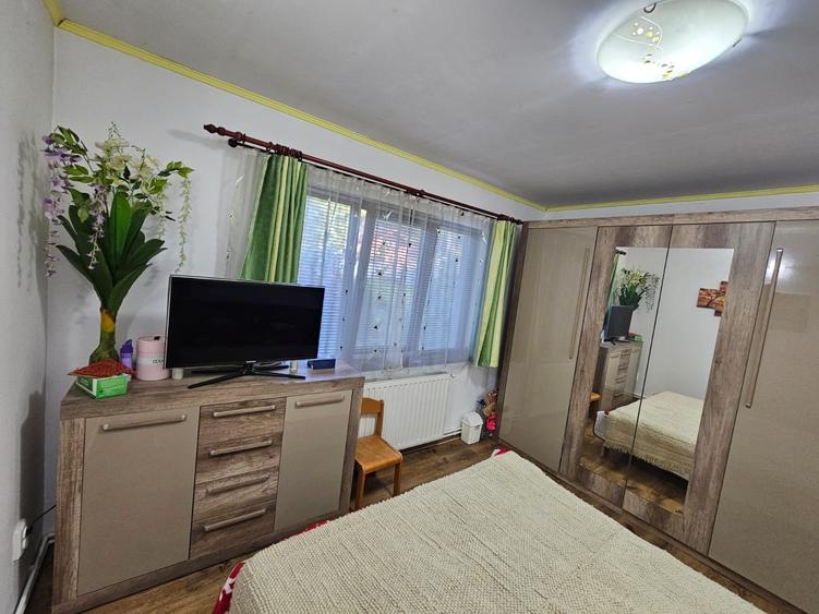 Casă individuală cu 5 camere cu Garaj în Sud