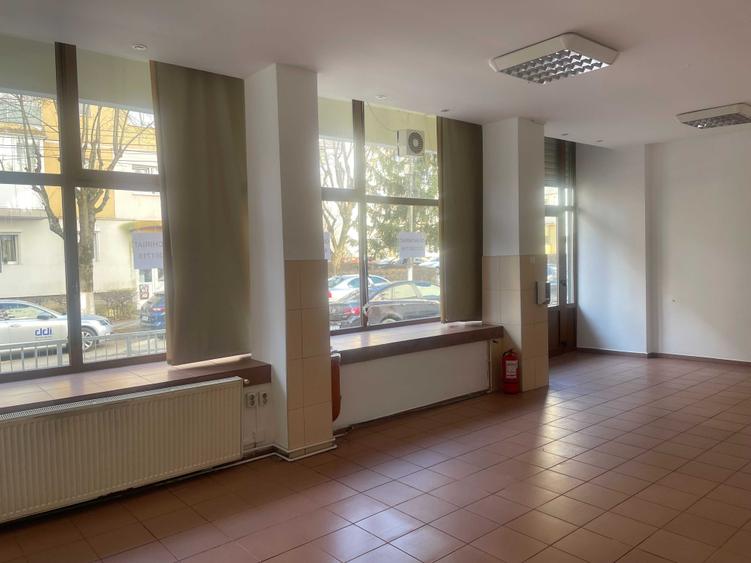 Spațiu comercial, de 102 mp, în Valea Aurie