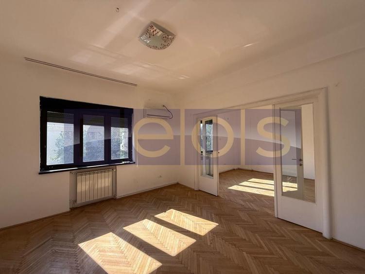 Apartament cu 5 camere semidecomandat, mobilat în Amzei