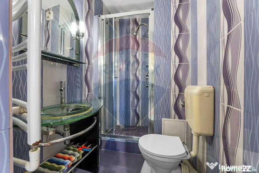 Apartament cu 4 camere decomandat în Intim