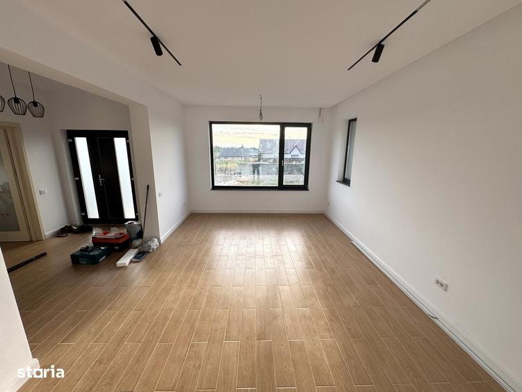 Casă cu 4 camere în Dancu