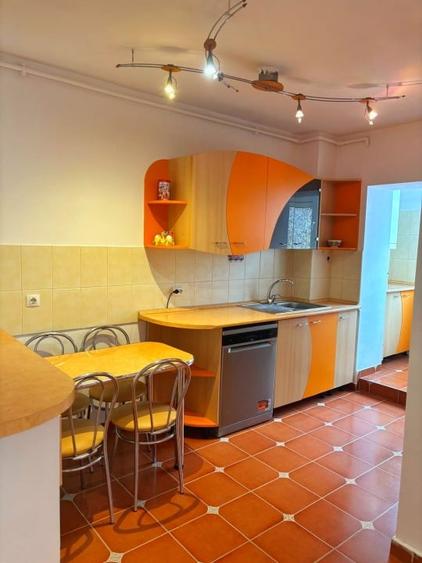Apartament cu 3 camere decomandat, mobilat în Central