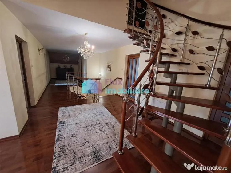 Casă cu 7 camere cu Teren 2000 Mp în Șcheia