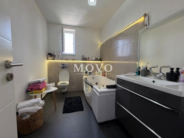 Duplex cu 4 camere cu Canalizare în Aradului
