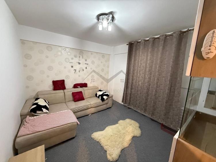 Garsonieră decomandată în Valea Adâncă