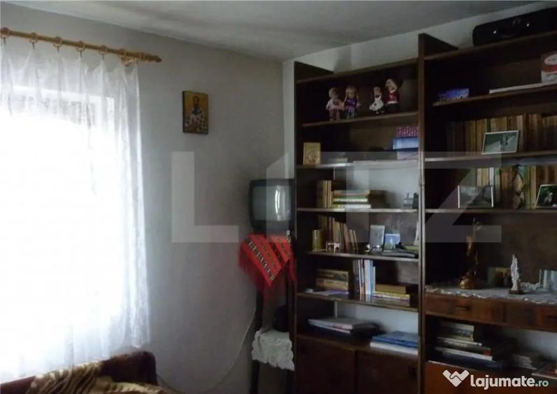 Apartament cu 4 camere decomandat în Central