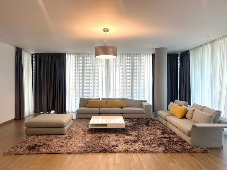 Apartament cu 5 camere decomandat în Primăverii