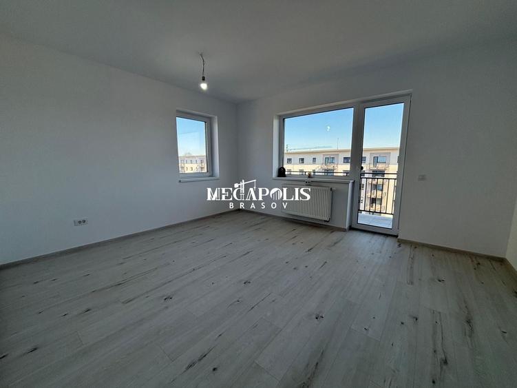 Apartament cu 3 camere decomandat în Tractorul