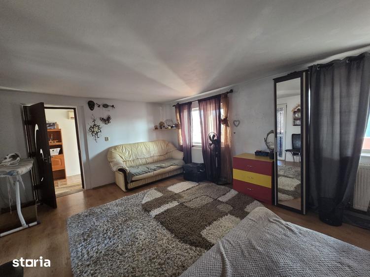 Casă cu 5 camere cu Teren 781 Mp în Central