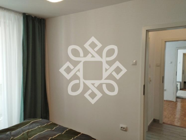Apartament cu 3 camere semidecomandat în Rogerius