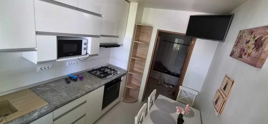 Apartament cu 3 camere semidecomandat în Central