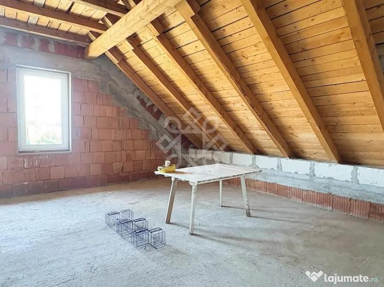 Casă cu 4 camere cu Teren 745 Mp în Central